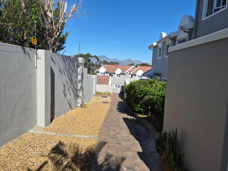 2 Bedroom Property for Sale in Heldervue Western Cape